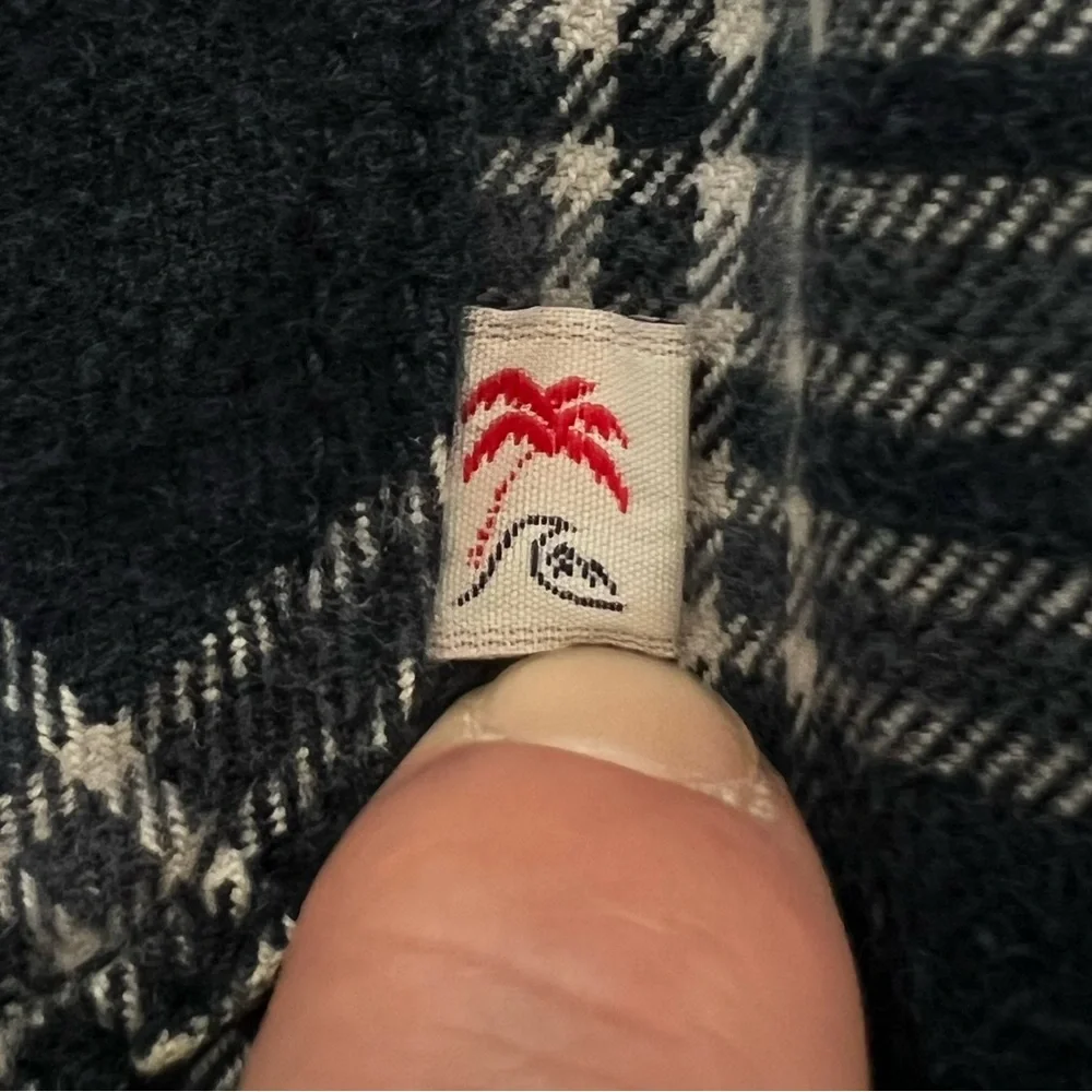 Quicksilver / L / Navy Blue Flannel / Like New 🌴 - Picture 4 of 6